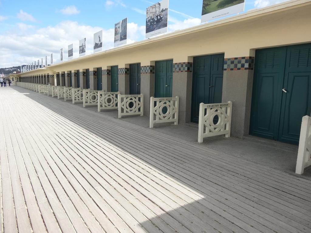 L'Ideal 112 - 85M2, 2 Chambres, Parking & Cabine De Plage Deauville Bagian luar foto